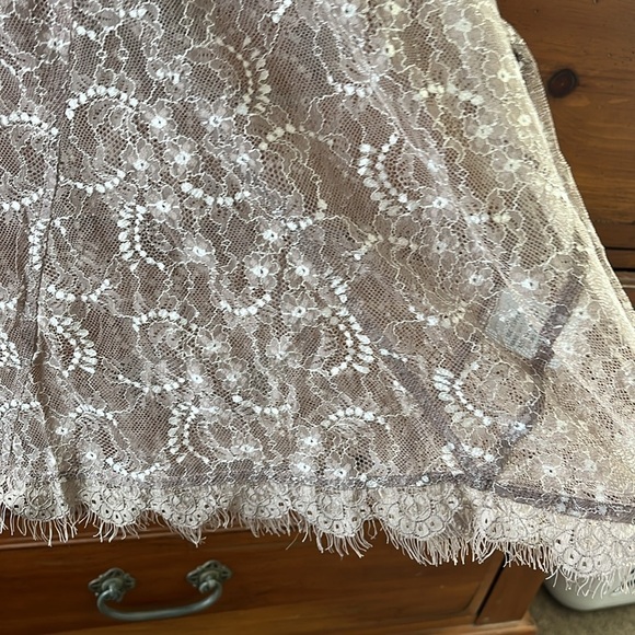 NWT Hem & Thread Women’s Taupe Lace Top, Size Large! - Picture 4 of 7